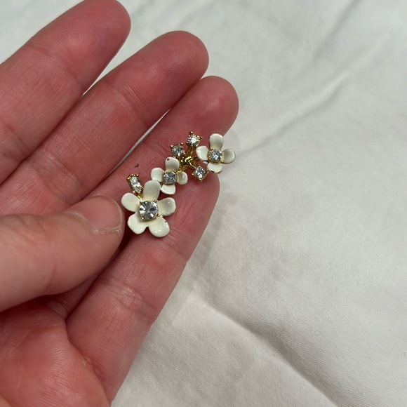 Kate Spade Dainty Daisy White Flower Necklace and Earring matching set - Picture 9 of 10